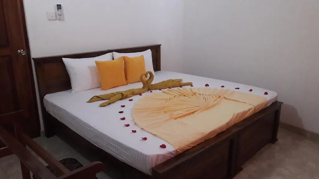 Lassana Villa Negombo 2*,